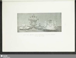Abb. 5. Tasse, Löffel, Dose, Flakon und Gebäckschale zu dem goldenen Tee-Service