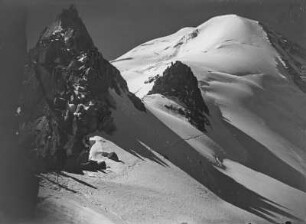 Piz Morteratsch : Blick entlang des verschneiten Gipels des Piz Morteratsch.