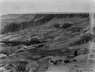 Rand des Altiplano : Blick ins Tal und auf den Rand des Altiplano, bei Achocalla.