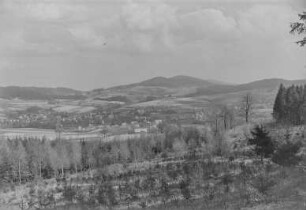 Berge vom Mönchswalder Berg : Blick vom Mönchswalder Berg auf den Ort Berge