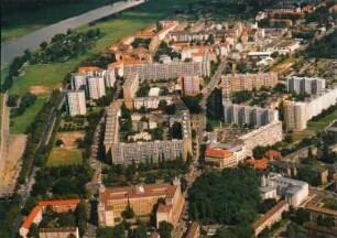 Dresden-Johannstadt. Stadtteilansicht zwischen Käthe-Kollwitz-Ufer, Neubertstraße, Gerokstraße und Sachsenplatz. Luftbild-Schrägaufnahme von Südwesten