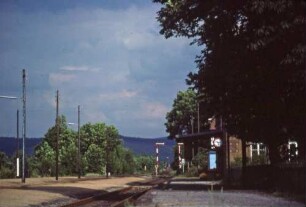 Willsbach Bahnsteig 1 Ausfahrsignale Bahnhofsbeleuchtung Bahnhofsuhr