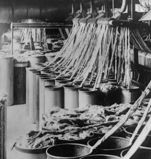 Strecken der Flachsbänder (Rückseite von Streckmaschinen) : Technikgeschichte | Technik und Wirtschaft | Flachs und seine Verarbeitung | Flachs