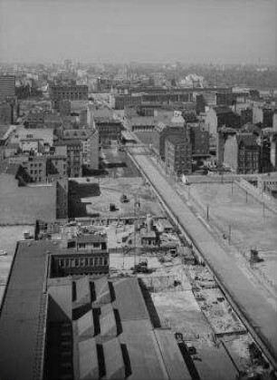 180° Panorama, Bild 4 von 8. Blick vom Axel-Springer-Verlagshaus auf das GSW-Hochhaus über das Deutschlandhaus bis Gendarmenmarkt. Berlin-Kreuzberg, Axel-Springer-Straße, Zimmerstraße