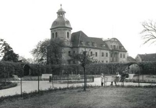 Eisenberg, Schloss : Eisenberg. Schloss Christiansburg mit Kapelle. Ansicht von Nordosten