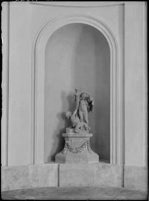 Kurländer Palais, Inneres, Puttengruppe in der Eingangshalle