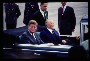 Flughafen, Bonn-Wahn/Adenauer u. Kennedy in offener Limousine