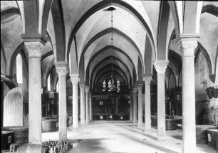 Eberbach (Hattenheim, Hessen), Kloster Eberbach, ehem. Zisterzienserabtei, ehem. Hospital: Innenansicht in die dreischiffige Halle; Anfang 17. Jh. als Kelterhaus eingerichtet