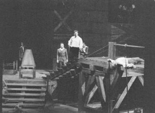 Szenenbilder aus "Hamlet" von William Shakespeare in der Regie von Fritz Wendel. Staatstheater Dresden, 13.01.1957 : Mit Horst Schulze in der Titelrolle, Thea Elster als Ophelia, Siegfried Göhler als Claudius u. a.