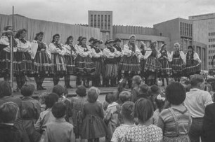 Lowicze-Ensemble beim ND-Pressefest, 1960. SW-Foto © Kurt Schwarz.