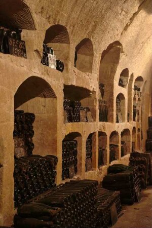 Frankreich. Champagne Ardenne. Marne. Epernay. Champagner Kellerei. De Castellane. Champagner Flaschen im Keller. Le Tresor. Besonders wertvolle Flaschen