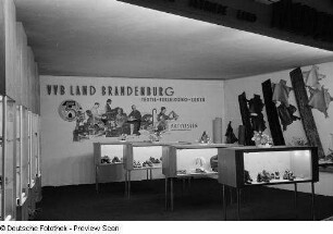 Ausstellungsstand des VVB Land Brandenburg Textil - Bekleidung - Leder