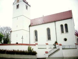 Ansicht von Norden mit Kirche (im Kern Gotisch-Barock überarbeitet) über Kirchhofmauer