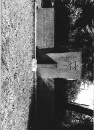 Grabstein 109 (Index: 100112370) Besonderheit: kulturhistorisch wertvoll / hist.-wiss. Gründe (Gedenkstein): Grabstein 109