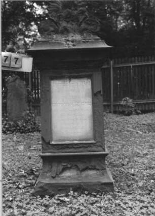 Grabstein 77 [Hahn S. 220 Grab-Nr. 863]