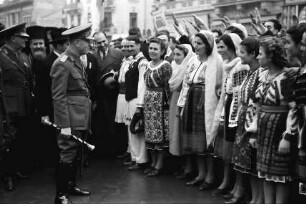 Craiova: Marschall [Ion] Antonescu begrüßt Bauernabordnung