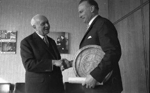 Ernennung des Landtagspräsidenten Dr. Franz Gurk zum Ehrenmeister des Steinmetzhandwerks.