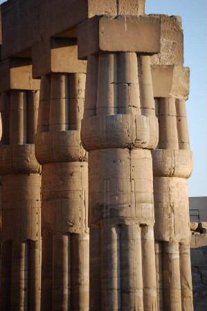 Säulen Luxor Tempel