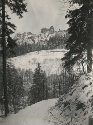 Basteigebiet. Felder oberhalb Rathen gegen Lamm und Lokomotive