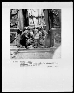 Denkmal des Kardinals Kurfürst Albrecht von Brandenburg: Konsole