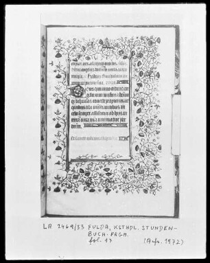 Fragment eines Stundenbuches — Initiale D(eus) und Bordüre, Folio 17recto