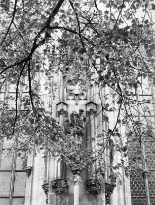 Figur an der Südseite des Doms in Augsburg