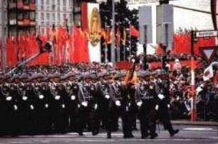 NVA-Parade zum 39. Jahrestag der DDR
