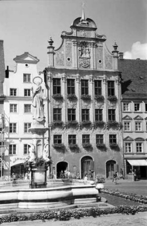 Landsberg am Lech: Rathaus, vom Marktbrunnen aus