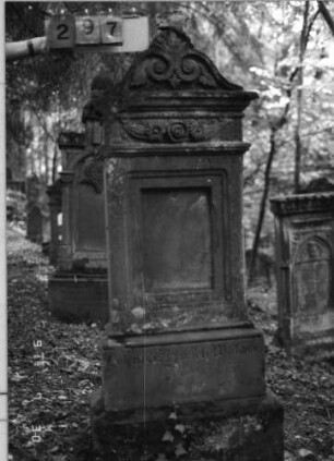 Grabstein 297 (neu: 717): Grabstein 297 (neu: 717 Nachholaufnahme)