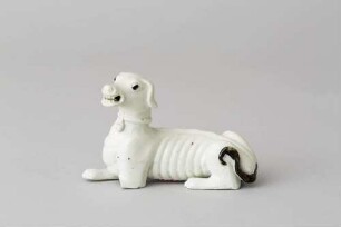 Liegender Hund