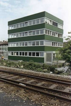 Freiburg: Grüner Bau, Uni-Rektorat, Eisenbahnseite