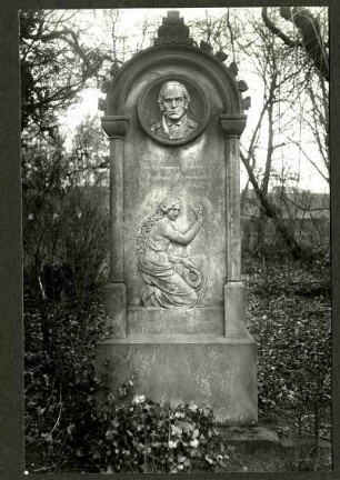 alter Friedhof, Grabstein des Christian Grünewald