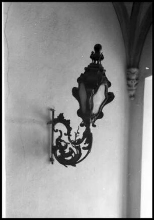 Spittal: alte Leuchte im Schloss Porcia