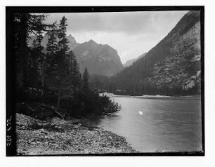 Reise nach Tirol. Gebirgssee