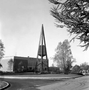 Stegen: Heinrich-Sengelmann-Krankenhaus: Alsterdorfer Anstalten: Glockenturm: dahinter Gebäude: rechts und links Bäume