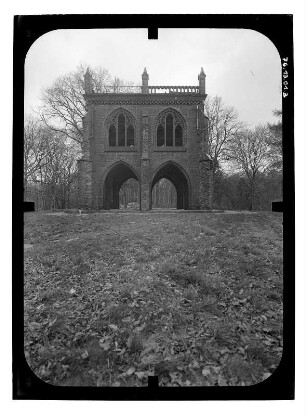 Potsdam-Babelsberg. Park Babelsberg. Gerichtslaube (1871-1872; J. H. Strack, Umsetzung 1860)