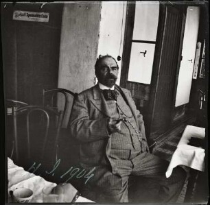Porträt Hermann Albrecht Insinger mit Zigarre