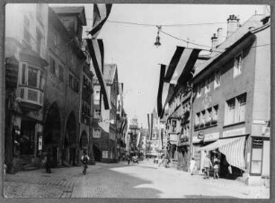 In der Maximilianstraße in Lindau : Lindau. Maximilianstraße (Hauptstraße) mit Brotlauben. Blick nach Osten