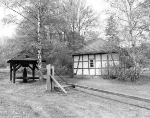 Pumphaus und Umlenkmechanik (Fachwerkbau); Nidda, Quellenstraße 5, Quellenstraße 10, Quellenstraße, Die Faktor- und Bruchwiese
