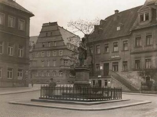 Gellertdenkmal : Hainichen. Gellertdenkmal und Stadthaus