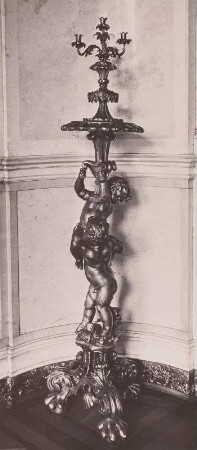 Standleuchter (Gueridon) mit zwei Putten als Schaft