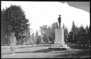 Portland, Oregon. Soldiers Monument and Graves, River View Cemetary