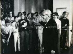 Bundespräsident Heinemann mit Berliner Schülern