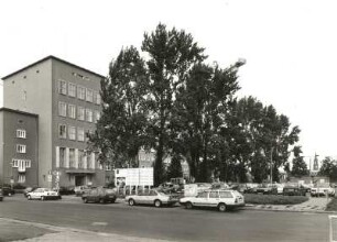 Dresden-Altstadt. Neubau Sächsischer Landtag. Blick über Baustelle zum Altbau (Ehem. Landesfinanzamt und Zollverwaltung von P. Wolf und Thiede; 1928-1931) Devrientstraße