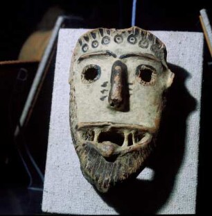 Terrakottamaske eines Mannes : Sparta Museum. Bemalte Terrakottamaske eines Mannes, Sparta, 7. Jh. v. Chr.