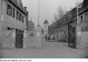 Blick durch das Eingangstor