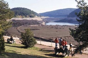 Schluchsee: Der leere Schluchsee; Anlagen mit Leerseeblick