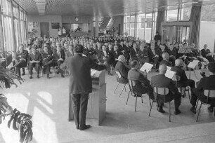 Einweihung der neuen Volksschule im Eichelgarten.