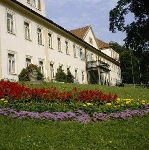 Bad Liebenstein. Kurverwaltung. Eingangsseite von Südwesten