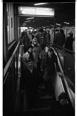 Kleinbildnegativ: U-Bahnhöfe Möckernbrücke und Kottbusser Tor, 1976